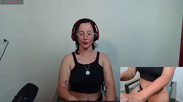 Snapshot of mahina84 chatting on 16, 7, 2026 mahina84 online show from 16, 7, 2026