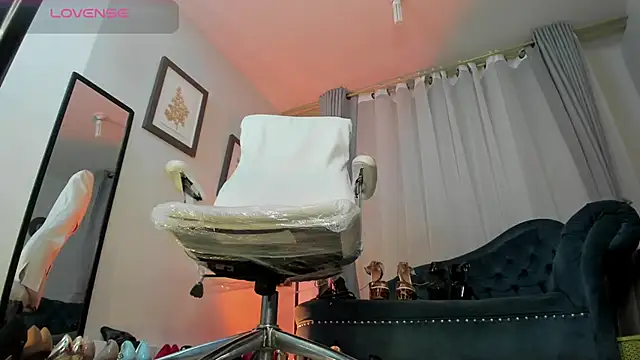 Ashley leon  online show from 8, 2, 2025