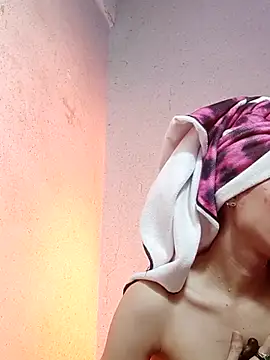 QueenSoreal online show from 5, 3, 2025