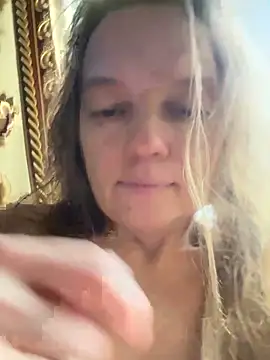 Snapshot of Susanel chatting on 7, 11, 2025 Susanel online show from 7, 11, 2025