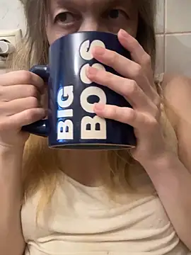 Snapshot of Susanel chatting on 5, 12, 2025 Susanel online show from 5, 12, 2025