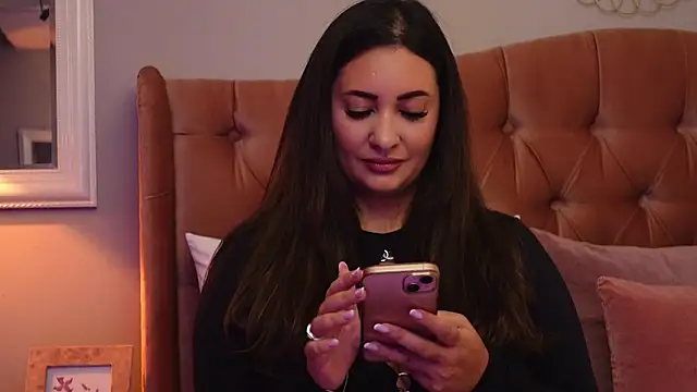 YaaraCollins online show from 18, 10, 2025