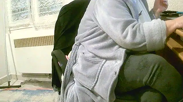 Snapshot of douceur63 chatting on 16, 12, 2025 douceur63 online show from 16, 12, 2025