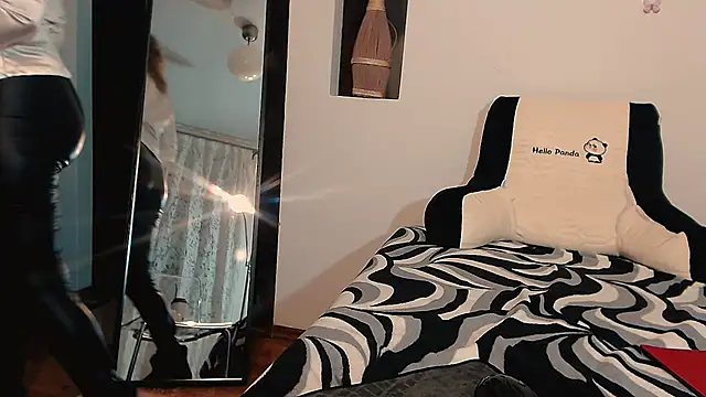 elacoquette online show from 3, 10, 2025