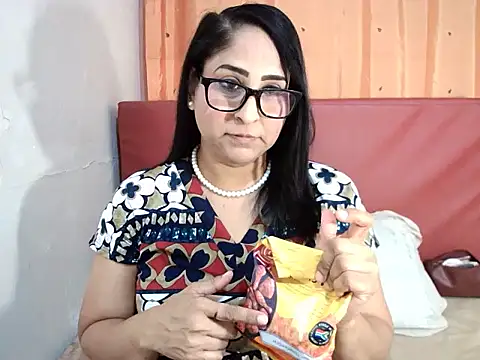 Snapshot of Indiankushy chatting on 18, 2, 2025 Indiankushy online show from 18, 2, 2025