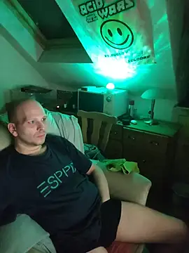 Snapshot of hardcap chatting on 2, 11, 2025 hardcap online show from 2, 11, 2025