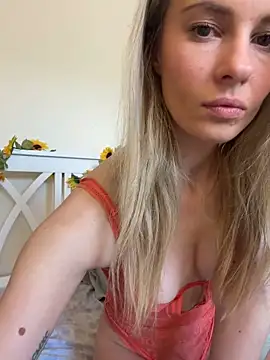 Snapshot of DollyDripp chatting on 9, 6, 2026 DollyDripp online show from 9, 6, 2026