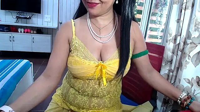 Snapshot of yourradhika chatting on 18, 6, 2026 yourradhika online show from 18, 6, 2026