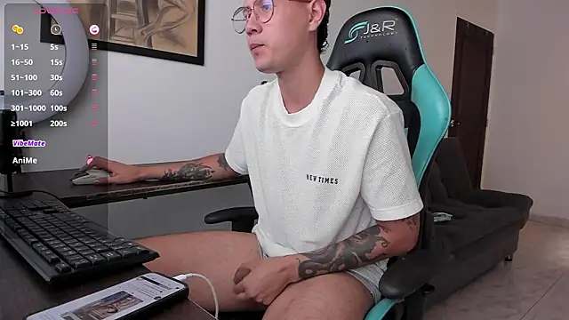 Snapshot of LeaneSeb chatting on 17, 2, 2026 LeaneSeb online show from 17, 2, 2026