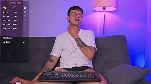 Snapshot of LeaneSeb chatting on 7, 3, 2026 LeaneSeb online show from 7, 3, 2026