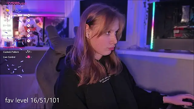 Snapshot of Rachel_Ro chatting on 7, 10, 2025 Rachel Ro online show from 7, 10, 2025