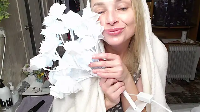 Snapshot of Mika_Passion chatting on 4, 10, 2025 Mika Passion online show from 4, 10, 2025