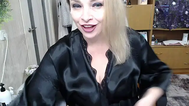 Snapshot of Mika_Passion chatting on 11, 10, 2025 Mika Passion online show from 11, 10, 2025
