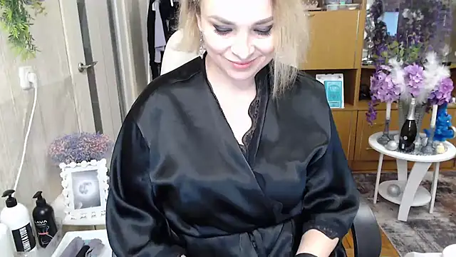 Snapshot of Mika_Passion chatting on 22, 12, 2025 Mika Passion online show from 22, 12, 2025