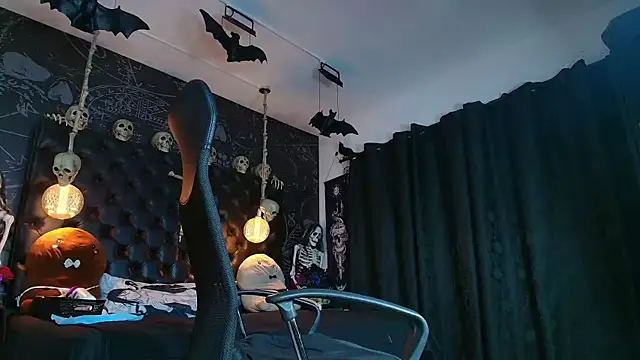 AlexHoe  online show from 6, 11, 2025