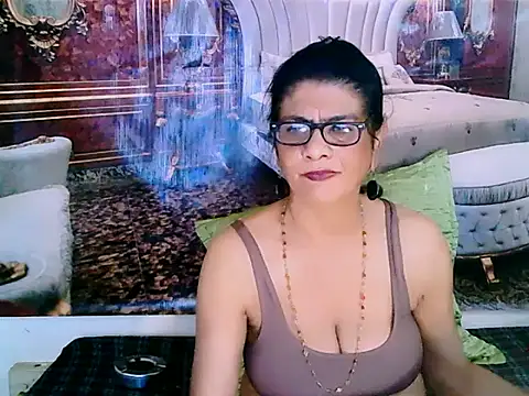 Snapshot of IndianAllure chatting on 31, 1, 2025 IndianAllure online show from 31, 1, 2025