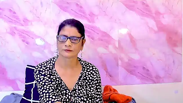 Snapshot of IndianAllure chatting on 20, 10, 2025 IndianAllure online show from 20, 10, 2025