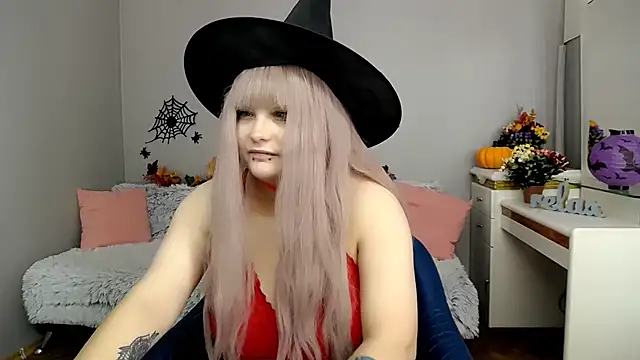 Estheri online show from 31, 10, 2025