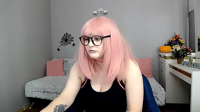 Estheri online show from 11, 11, 2025