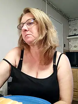 Snapshot of Elza01 chatting on 17, 10, 2025 Elza01 online show from 17, 10, 2025