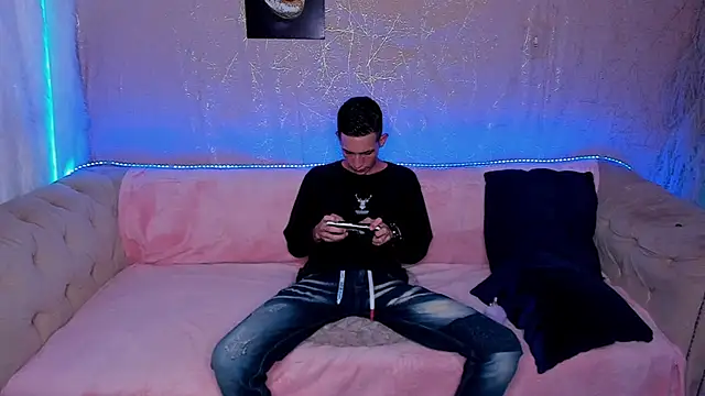 Snapshot of Shyfantasies chatting on 18, 9, 2025 Shyfantasies online show from 18, 9, 2025