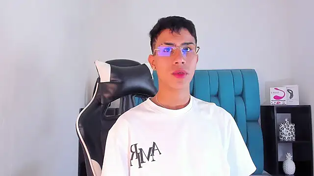 Snapshot of AlanNaughty chatting on 23, 1, 2025 AlanNaughty online show from 23, 1, 2025