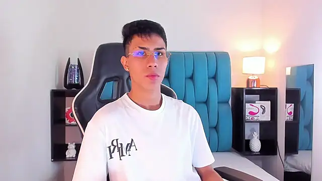 Snapshot of AlanNaughty chatting on 24, 1, 2025 AlanNaughty online show from 24, 1, 2025