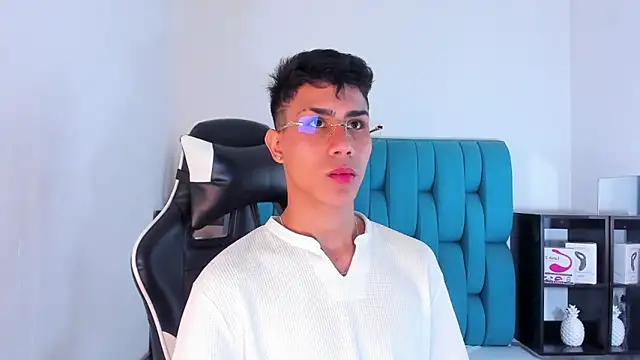 Snapshot of AlanNaughty chatting on 12, 2, 2025 AlanNaughty online show from 12, 2, 2025