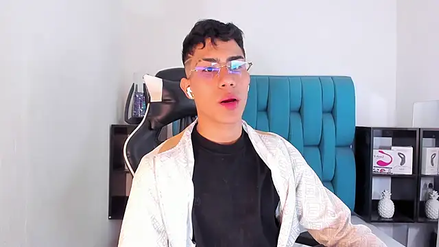 Snapshot of AlanNaughty chatting on 20, 2, 2025 AlanNaughty online show from 20, 2, 2025