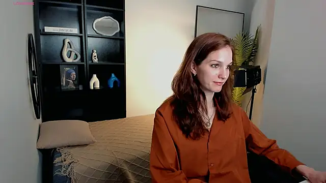 Snapshot of MirandaGlow chatting on 3, 5, 2026 MirandaGlow online show from 3, 5, 2026
