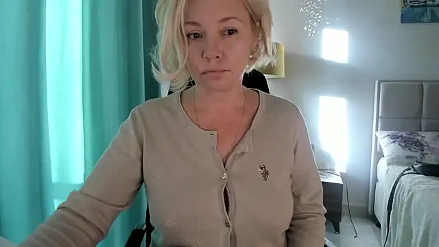 Snapshot of Colette__1977 chatting on 15, 10, 2025 Colette  1977 online show from 15, 10, 2025