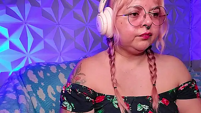 Satyn doll online show from 19, 4, 2026