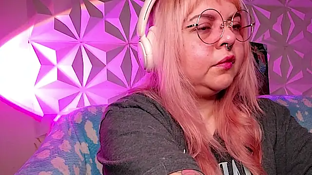 Satyn doll online show from 20, 4, 2026