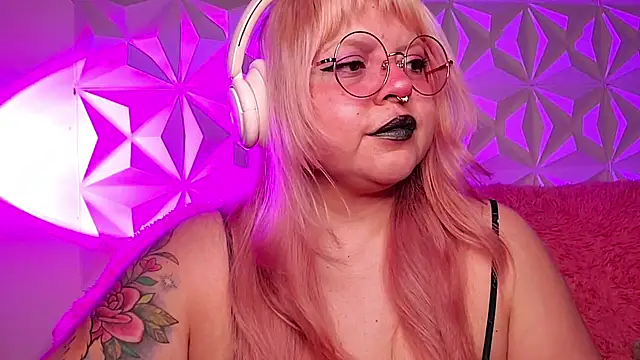 Snapshot of Satyn_doll chatting on 4, 5, 2026 Satyn doll online show from 4, 5, 2026