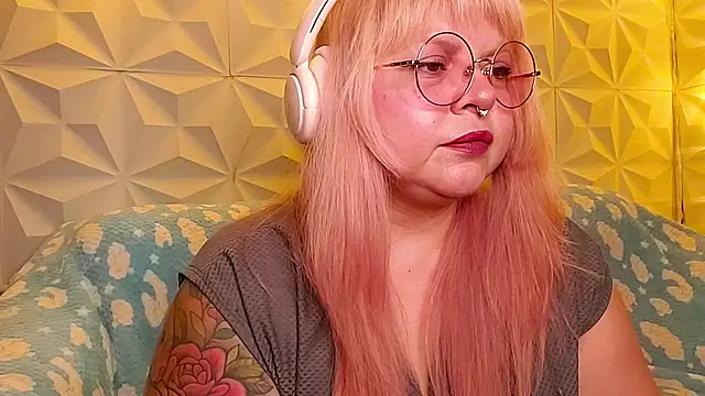 Snapshot of Satyn_doll chatting on 10, 5, 2026 Satyn doll online show from 10, 5, 2026