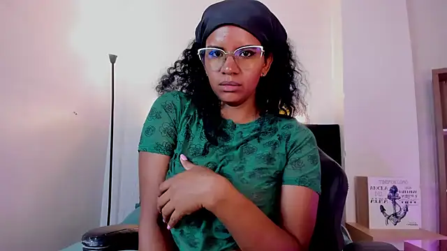 Ellie Alves online show from 21, 1, 2025