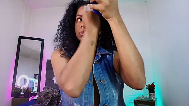 Ellie Alves online show from 14, 9, 2025