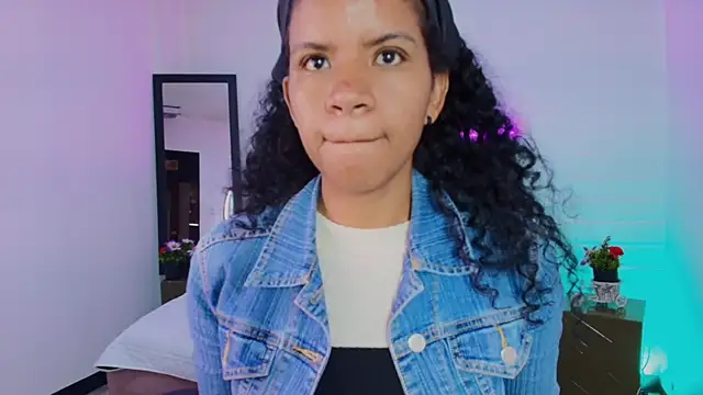 Ellie Alves online show from 23, 9, 2025