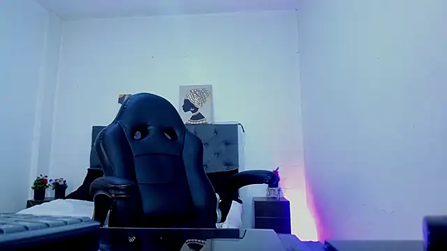 Ellie Alves online show from 4, 10, 2025