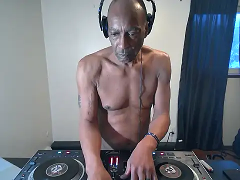 longdick4you8686 online show from 16, 3, 2025