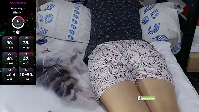 Snapshot of Angel-Demon20 chatting on 4, 11, 2025 Angel-Demon20 online show from 4, 11, 2025