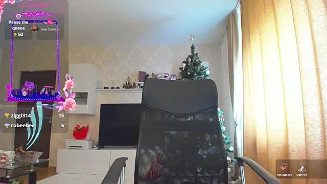 Snapshot of hot_evil_queen chatting on 2, 12, 2024 hot evil queen online show from 2, 12, 2024