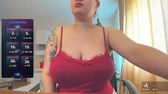 Snapshot of hot_evil_queen chatting on 21, 1, 2025 hot evil queen online show from 21, 1, 2025