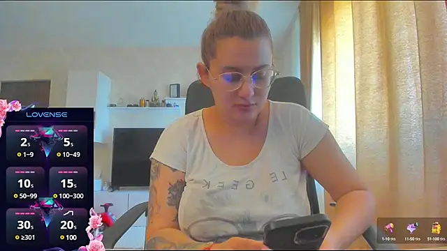 Snapshot of hot_evil_queen chatting on 6, 3, 2025 hot evil queen online show from 6, 3, 2025