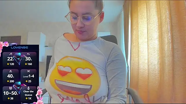 Snapshot of hot_evil_queen chatting on 12, 3, 2025 hot evil queen online show from 12, 3, 2025