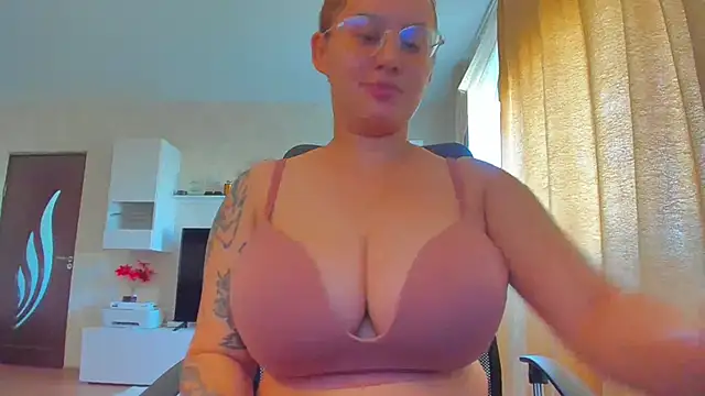 Snapshot of hot_evil_queen chatting on 24, 9, 2025 hot evil queen online show from 24, 9, 2025