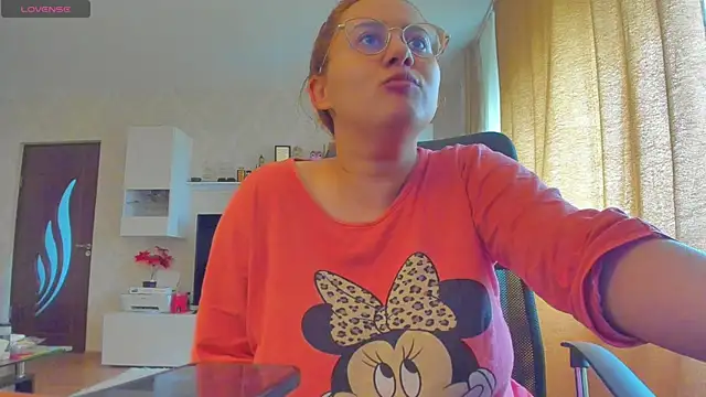 Snapshot of hot_evil_queen chatting on 13, 10, 2025 hot evil queen online show from 13, 10, 2025