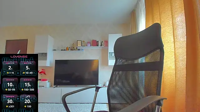 Snapshot of hot_evil_queen chatting on 13, 11, 2025 hot evil queen online show from 13, 11, 2025