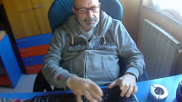 Snapshot of Tango128 chatting on 28, 10, 2025 Tango128 online show from 28, 10, 2025