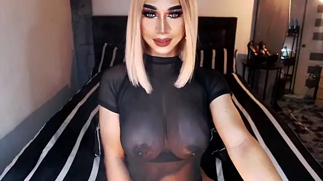 Snapshot of MassiveCockxMistress chatting on 15, 5, 2026 MassiveCockxMistress online show from 15, 5, 2026